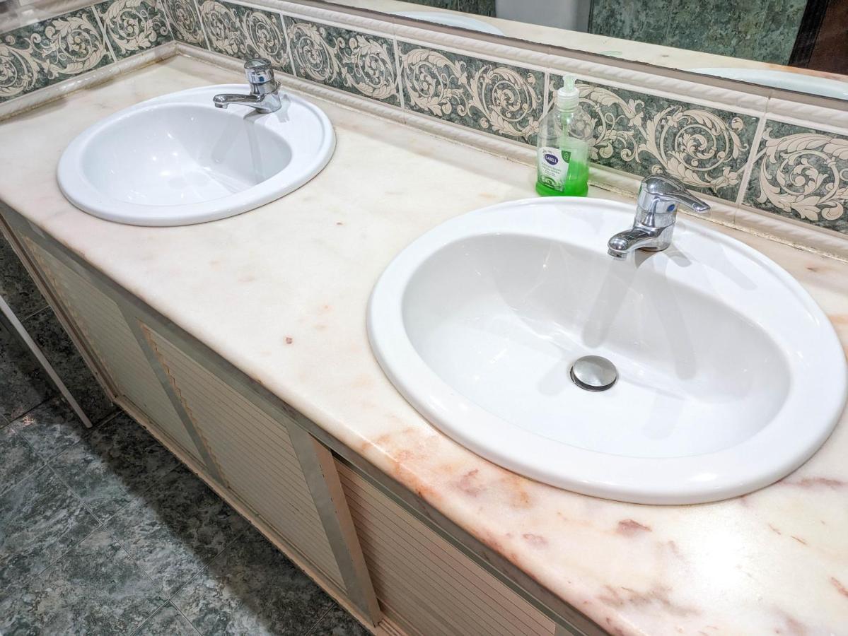 Two Bedroom - 110m2, Ac, Terrace, Wi-fi Apartment